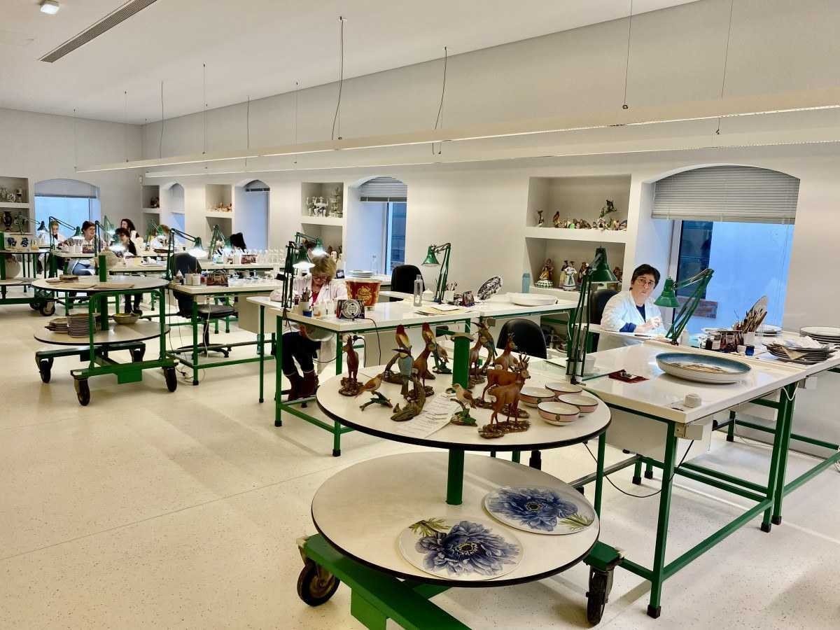 Ateliê de pintura das porcelanas da Vista Alegre em Ílhavo, Portugal