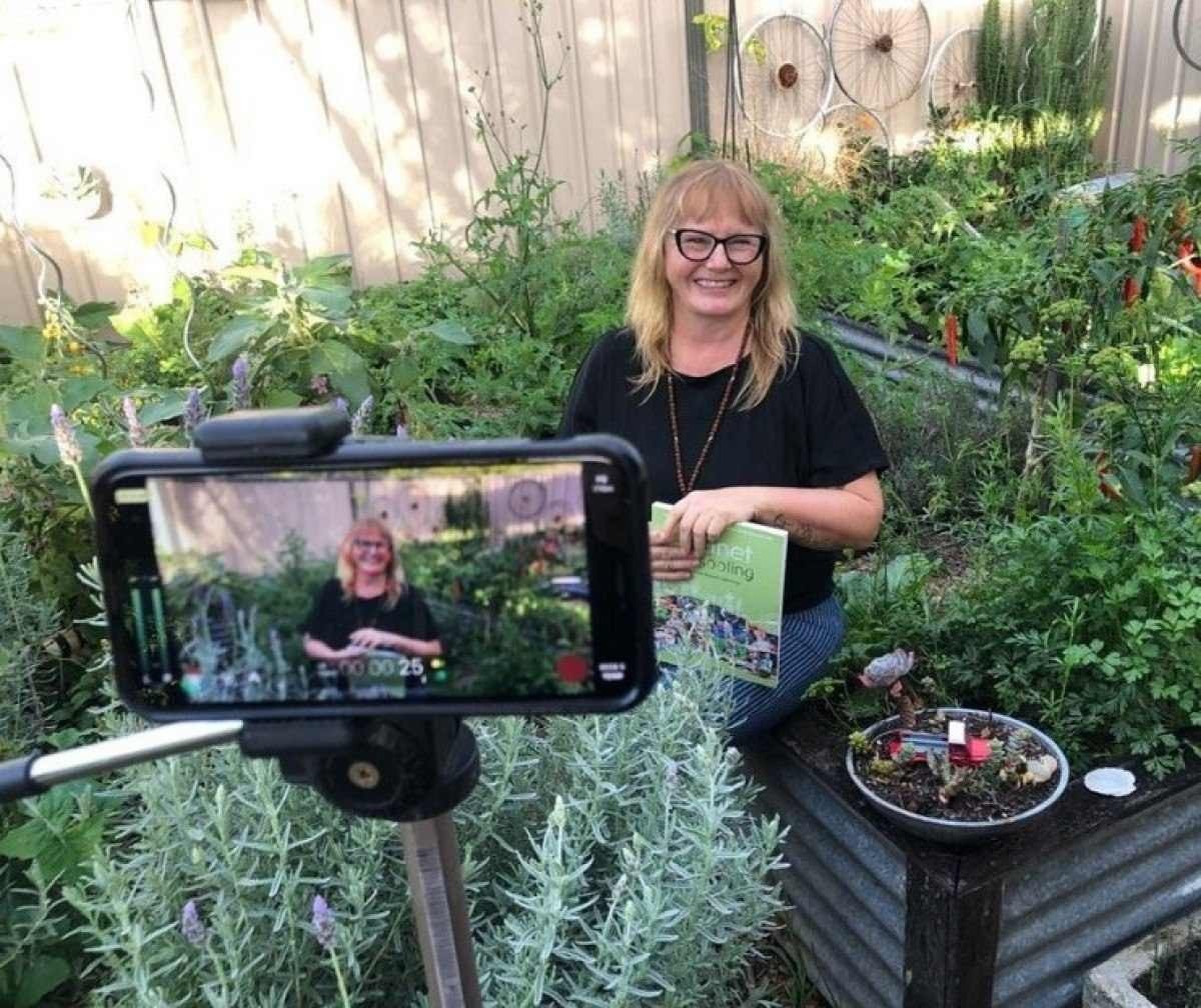 A australiana educadora ambiental Lucy Legan, fundadora do Ecocentro Ipec