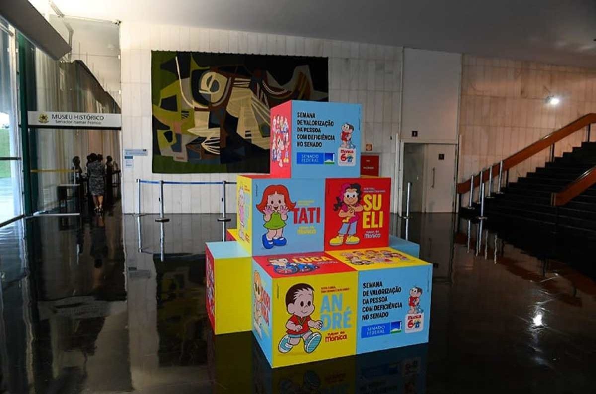 Blocos com personagens com deficiência foram expostos no Salão Negro