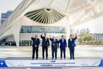 O presidente Lula e líderes do Mercosul posaram para foto oficial da Cúpula -  (crédito: Ricardo Stuckert/PR)