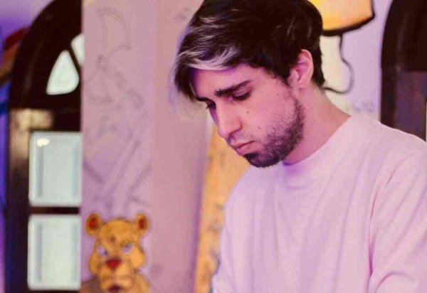 Reprodução/Instagram @linearwave