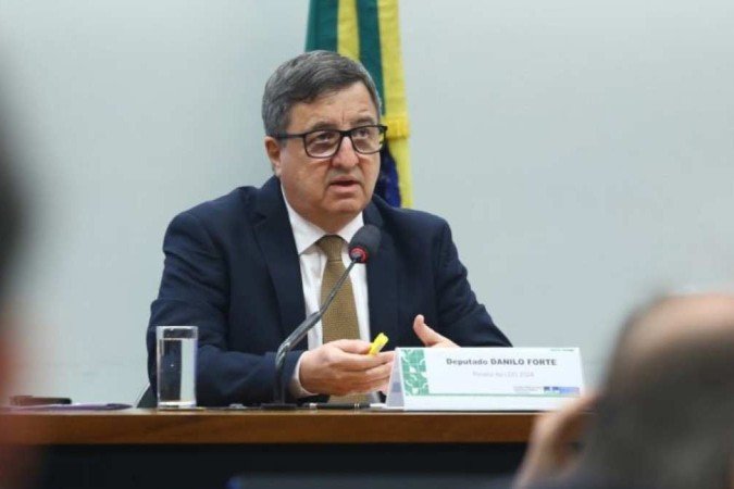 A emenda havia sido apresentada pelo senador Randolfe Rodrigues (sem partido-AP), com base em um dispositivo do novo regime fiscal, que determina o crescimento das despesas em no mínimo 0,6%, de um ano para o outro - (crédito: Vinicius Loures/Câmara dos Deputados) A emenda havia sido apresentada pelo senador Randolfe Rodrigues (sem partido-AP), com base em um dispositivo do novo regime fiscal, que determina o crescimento das despesas em no mínimo 0,6%, de um ano para o outro - (crédito: Vinicius Loures/Câmara dos Deputados)