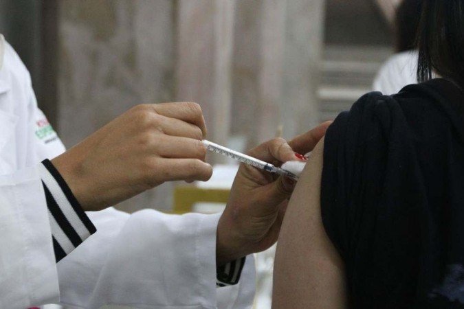 Especialistas aletam que manter a vacinação em dia ainda é a principal proteção contra a doença - (crédito: Rovena Rosa/Agência Brasil) Especialistas aletam que manter a vacinação em dia ainda é a principal proteção contra a doença - (crédito: Rovena Rosa/Agência Brasil)
