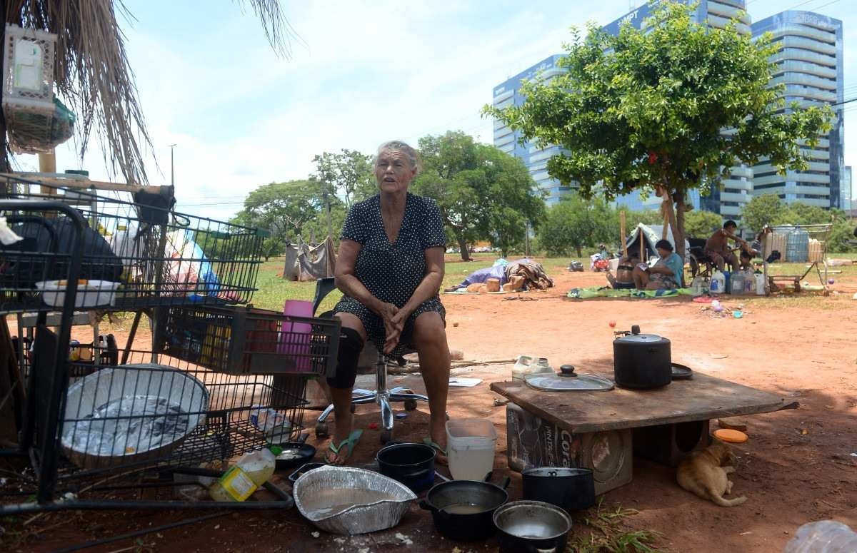 Luzia Cavalcante Nanlim mora em Planaltina de Goiás e diz que sua aposentadoria não paga todas as contas