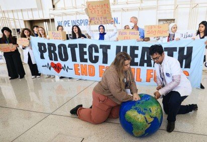 Ativistas acompanham sistematicamente os debates e defendem mais empenho dos líderes políticos pela proteção do planeta  -  (crédito:  AFP)