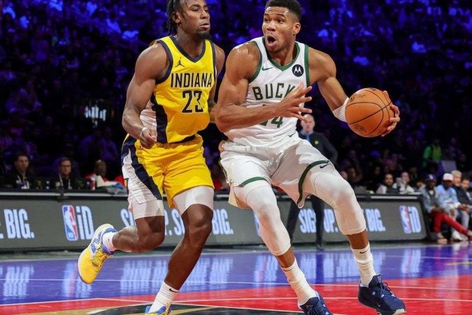 Nem mesmo o triplo-duplo de Antetokounmpo, de 37 pontos e 10 rebotes, fio o suficiente para garantir os Bucks na decisão - (crédito: Ethan Miller / AFP) Nem mesmo o triplo-duplo de Antetokounmpo, de 37 pontos e 10 rebotes, fio o suficiente para garantir os Bucks na decisão - (crédito: Ethan Miller / AFP)