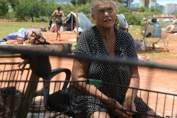 Luzia Cavalcante Nanlim mora em Planaltina de Goiás e diz que sua aposentadoria não paga todas as contas - (crédito: Ed Alves/CB/DA.Press) Luzia Cavalcante Nanlim mora em Planaltina de Goiás e diz que sua aposentadoria não paga todas as contas - (crédito: Ed Alves/CB/DA.Press)