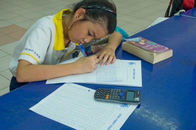 Singapura tem sido historicamente muito bem-sucedida em matemática, em particular, e isso se deve em grande parte à forma como disciplina é ensinada - (crédito: Getty Images) Singapura tem sido historicamente muito bem-sucedida em matemática, em particular, e isso se deve em grande parte à forma como disciplina é ensinada - (crédito: Getty Images)