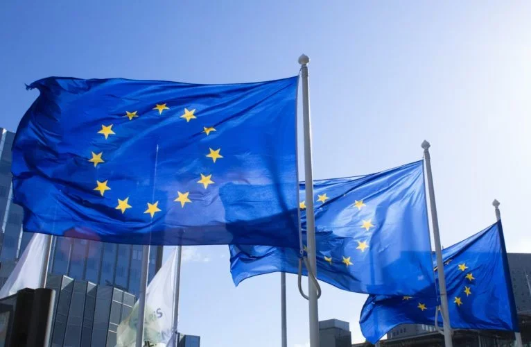 A União Europeia abriu um processo contra Portugal. O motivo? A entidade questiona a entrada de turistas (incluindo brasileiros) que possuem o visto de residência da Comunidade dos Países de Liga Portuguesa (CPLP). -  (crédito: ALEXANDRE LALLEMAND Unsplash

)
