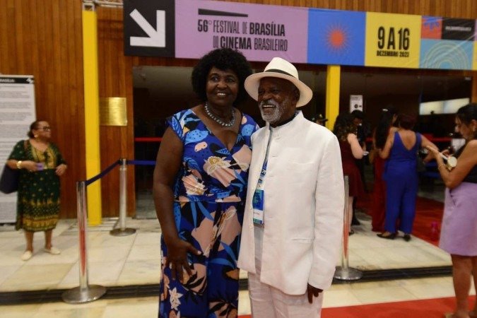 O ator Antônio Pitanga, ao lado da esposa, Benedita da Silva