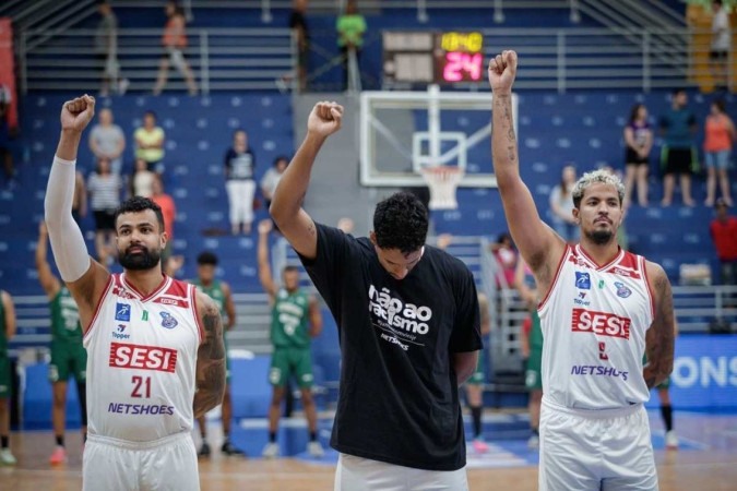 Selecção Nacional de Basquetebol disputa hoje um lugar nos quartos-de-final  do Afrobasket - AngoRussia