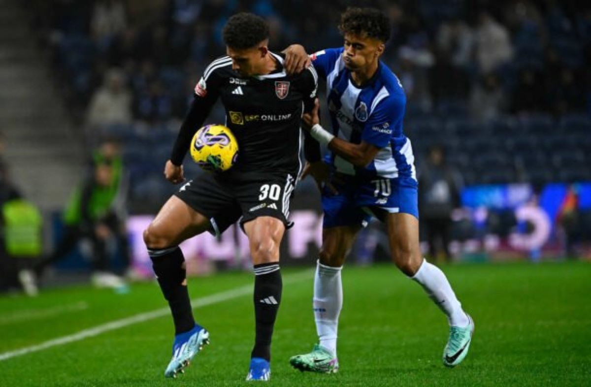 Porto vence o Casa Pia no Dragão e alcança o líder Sporting