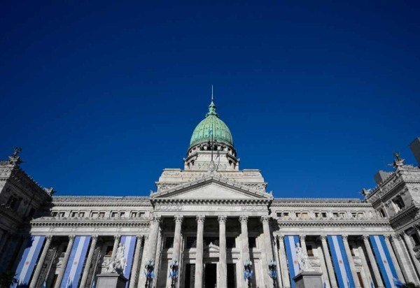 Foto do prédio do Congresso em Buenos Aires, tirada antes da posse do presidente eleito da Argentina, Javier Milei, em 10 de dezembro de 2023. -  (crédito: Luis ROBAYO / AFP)
