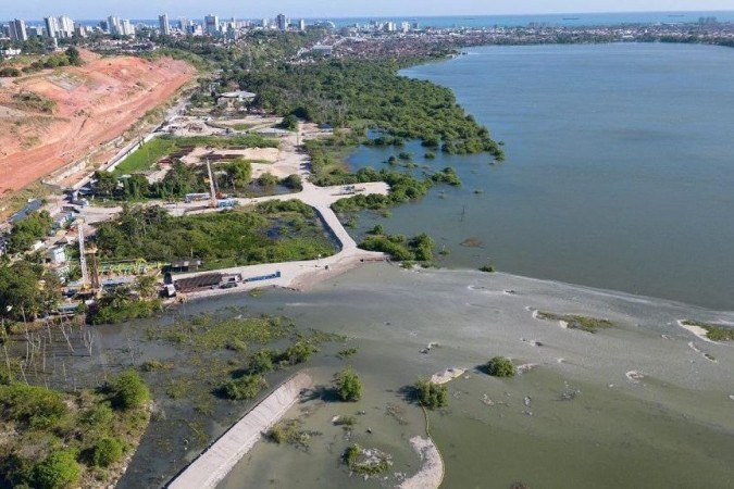 Especialistas divergem sobre o que pode ocorrer com mina da Braskem em Maceió - (crédito: Reuters) Especialistas divergem sobre o que pode ocorrer com mina da Braskem em Maceió - (crédito: Reuters)