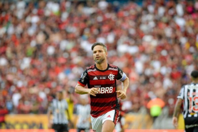 Novos jogadores podem indicar saída de ídolo do Flamengo