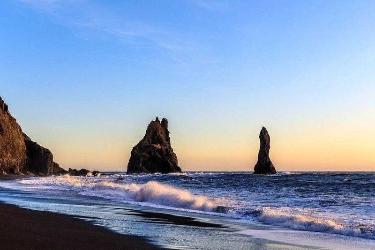 Reynisfjara Beach fica localizada na Islândia e apresenta paisagens belíssimas para apreciação e fotografias Reynisfjara Beach fica localizada na Islândia e apresenta paisagens belíssimas para apreciação e fotografias