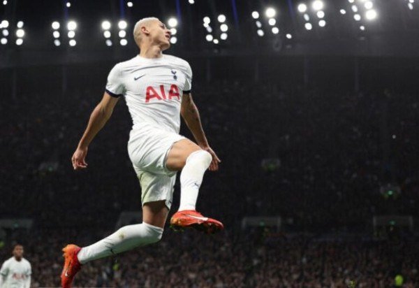 Foto: Adrian Dennis/AFP via Getty Images