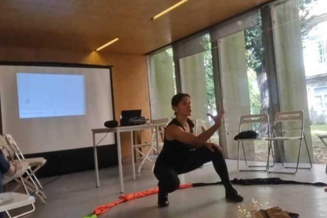 Professora Selma Trindade, formada pela UnB, durante performance no UPTEC, o Parque de Ciências e Tecnologia da Universidade de Porto, em Portugal - (crédito: Imagem cedida ao Correio ) Professora Selma Trindade, formada pela UnB, durante performance no UPTEC, o Parque de Ciências e Tecnologia da Universidade de Porto, em Portugal - (crédito: Imagem cedida ao Correio )