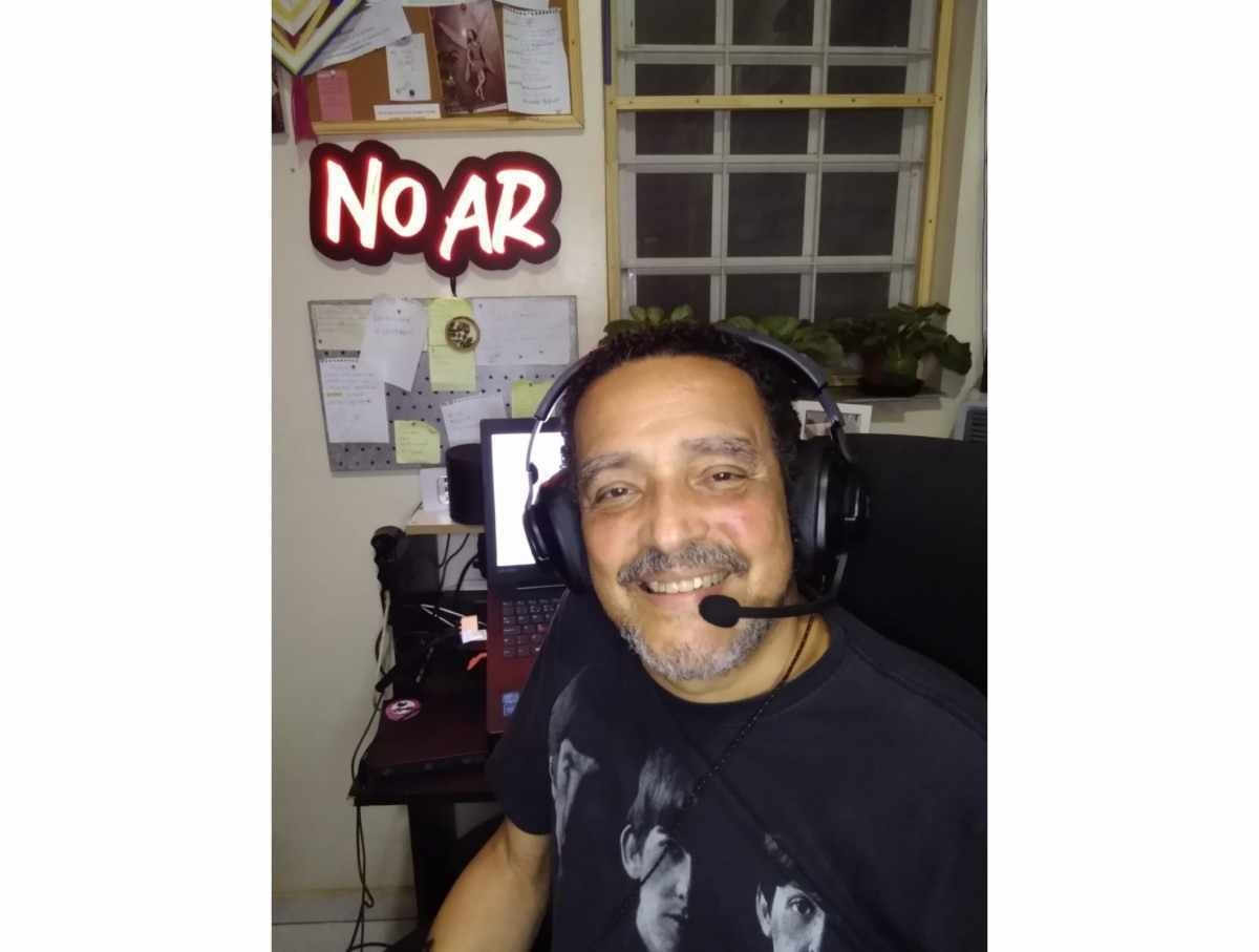 José Renato Penna Esteves Junior, 65, trabalha como radialista