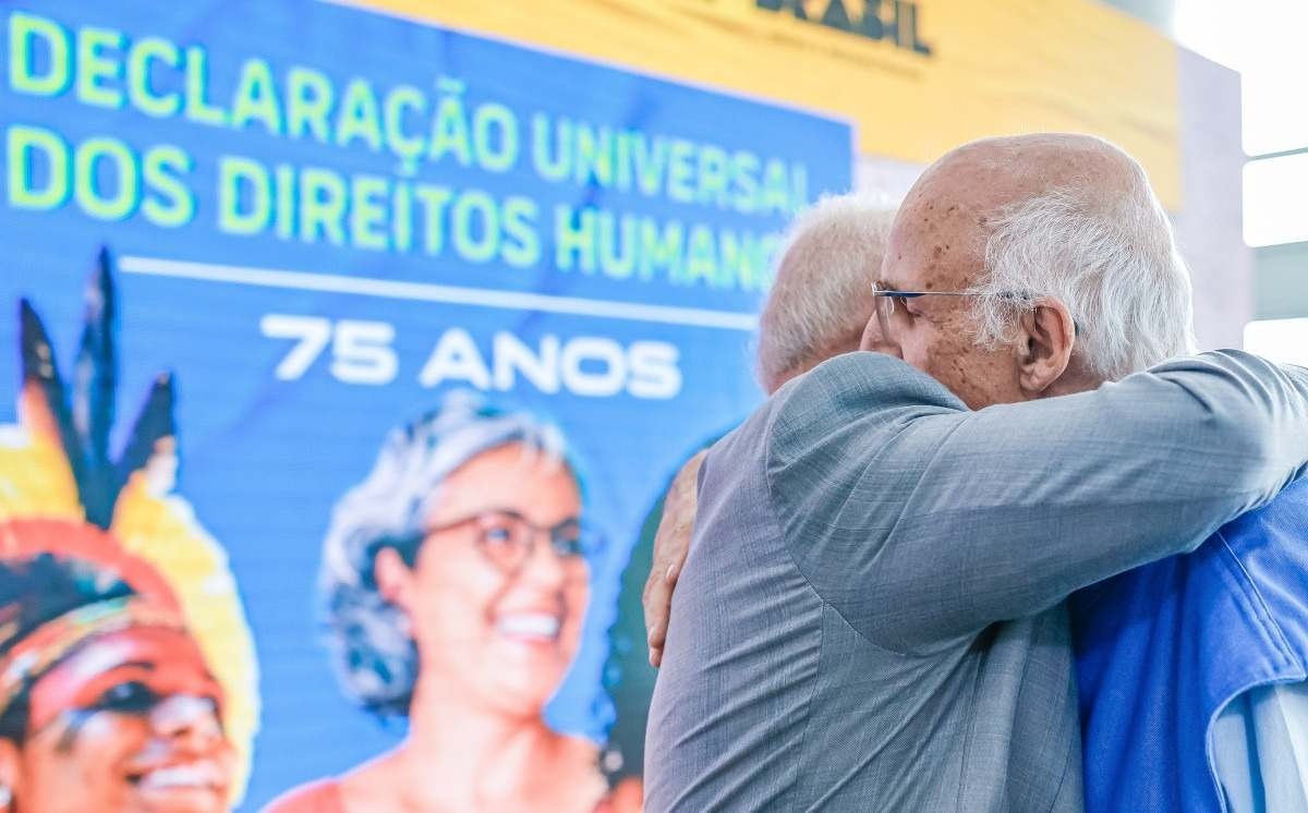 Lançamento de plano para população de rua tem tom político