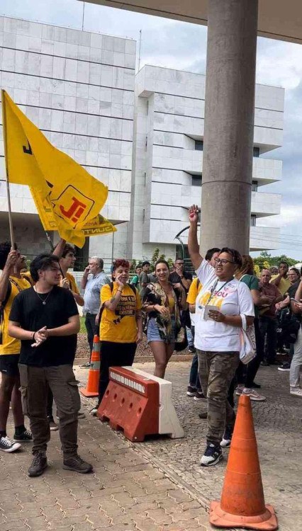 Estudantes vão até Câmara Legislativa manifestar contra a privatização da Rodiviária