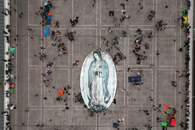 Vista aérea da Basílica de Guadalupe, na Cidade do México, tirada em 12 de dezembro de 2023 -  (crédito: ALFREDO ESTRELLA / AFP)