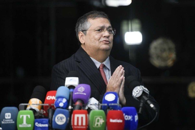 O ministro da Justiça, Flávio Dino, concede entrevista coletiva sobre a expectativa em relação à sabatina na Comissão de Constituição e Justiça (CCJ) para a vaga de ministro do Supremo Tribunal Federal (STF).
- (crédito: Jefferson Rudy/Agência Senado) O ministro da Justiça, Flávio Dino, concede entrevista coletiva sobre a expectativa em relação à sabatina na Comissão de Constituição e Justiça (CCJ) para a vaga de ministro do Supremo Tribunal Federal (STF).
- (crédito: Jefferson Rudy/Agência Senado)