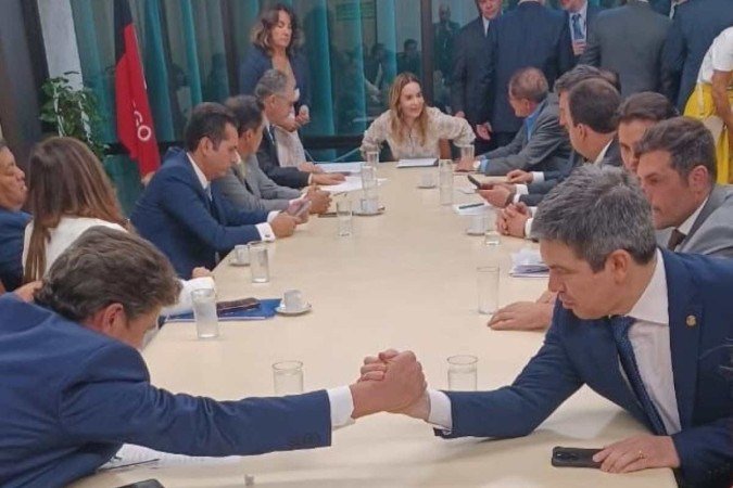 O líder do governo, Randolfe Rodrigues (sem partido-AP), está em queda de braço por mudanças na LDO - (crédito: CMO/Divulgação) O líder do governo, Randolfe Rodrigues (sem partido-AP), está em queda de braço por mudanças na LDO - (crédito: CMO/Divulgação)