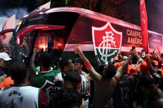 Flu chegou com festa ao aeroporto, mas voo atrasou -  (crédito: Foto: Mailson Santana/Fluminense FC)