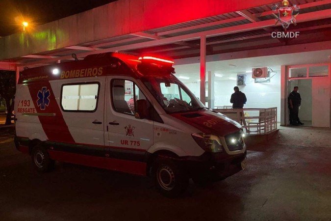 Bebê sofre parada cardiorrespiratória após o parto e é socorrido pelos bombeiros - (crédito: CBMDF) Bebê sofre parada cardiorrespiratória após o parto e é socorrido pelos bombeiros - (crédito: CBMDF)