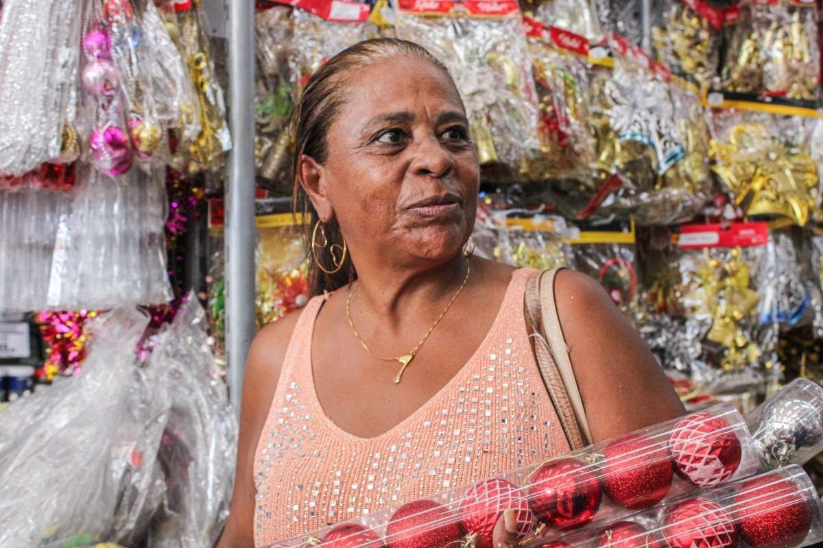 Francy Gomes: fim de ano tem que ter enfeites de Natal e presentes