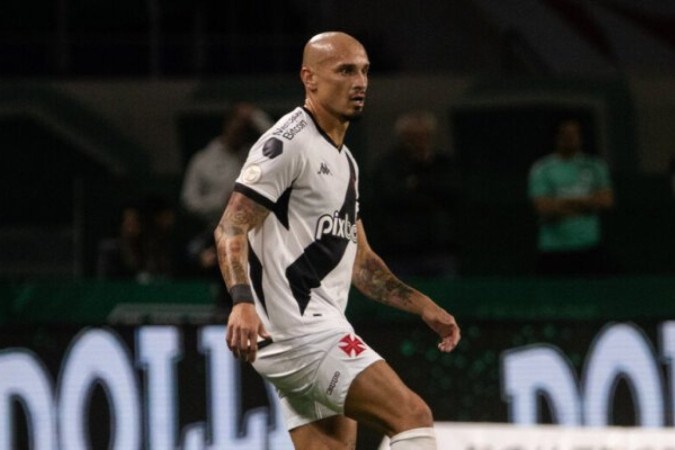 Maicon surpreendeu comissão técnica pelas atuações e assumiu posto de titular na zaga do Vasco -  (crédito: Foto: Leandro Amorim/Vasco)