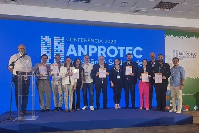 Cerim&ocirc;nia de certifica&ccedil;&atilde;o ocorreu durante a 33&ordf; Confer&ecirc;ncia Anprotec, realizada em novembro, em Bras&iacute;lia -  (crédito: Alcione Santiago/Divulga&ccedil;&atilde;o Anprotec)