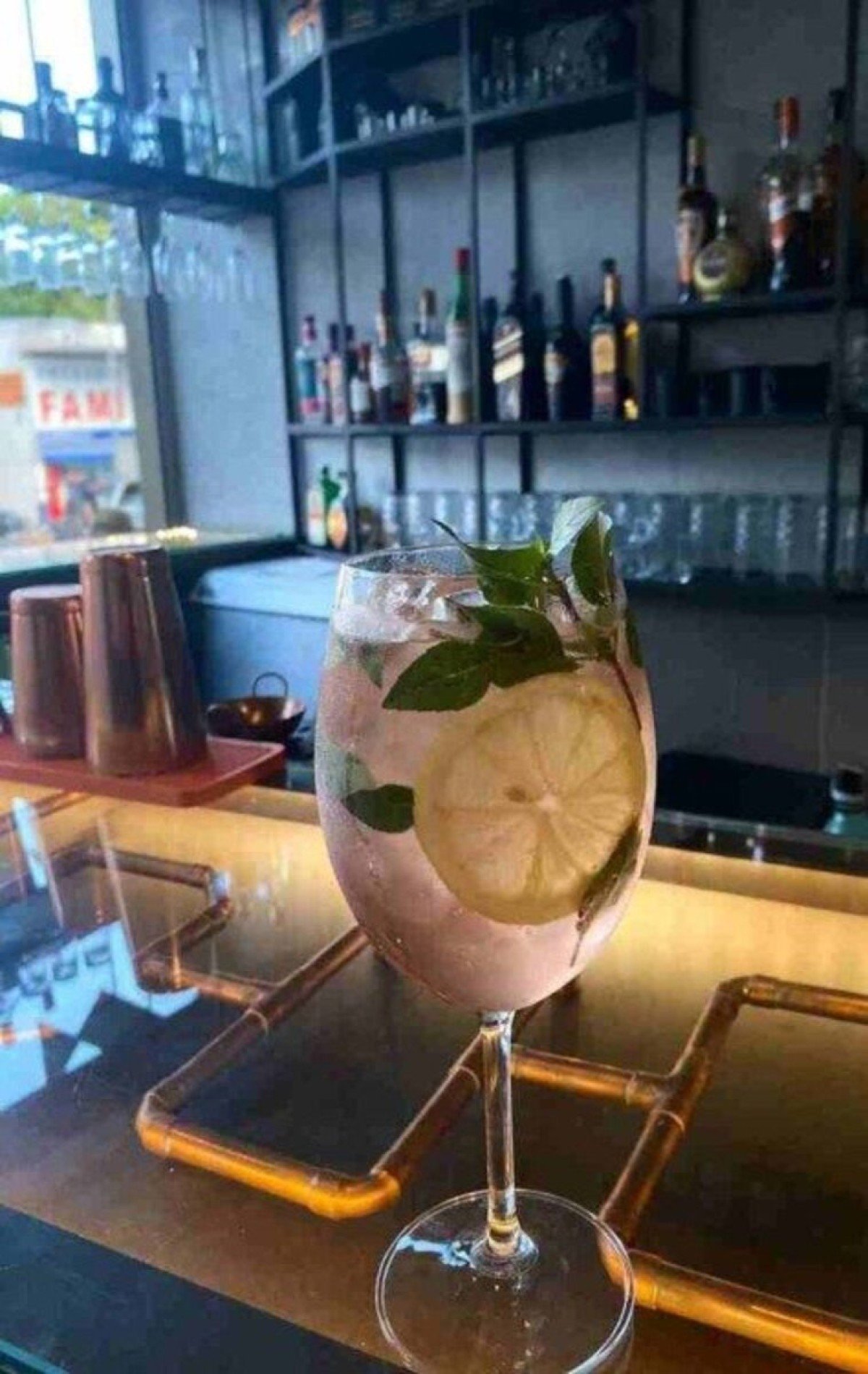 Ramazzotti Spritz (Clássico da Coquetelaria Italiana) Virou febre na itália no verão de 2023)