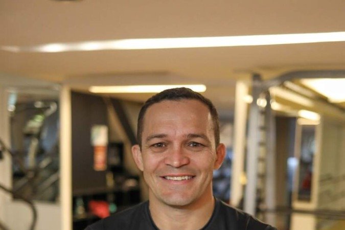 O personal trainer Daniel Dionísio recomenda a pratica de aeróbicos, mas sempre acompanhada por um profissional da área