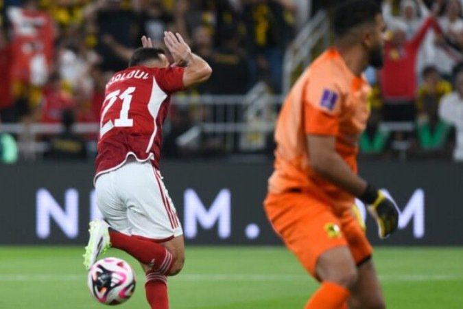 Al Ahly é superior ao Al-Ittihad e encara o Fluminense na semifinal do Mundial de Clubes na próxima segunda - Foto: Divulgação / Al Ahly - (crédito: Foto: Divulgação / Al Ahly) Al Ahly é superior ao Al-Ittihad e encara o Fluminense na semifinal do Mundial de Clubes na próxima segunda - Foto: Divulgação / Al Ahly - (crédito: Foto: Divulgação / Al Ahly)