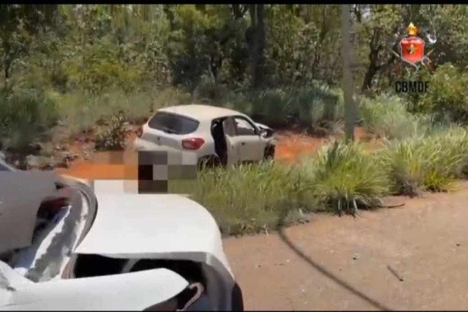 Carros atingidos no acidente - (crédito: Imagem fornecida pelo CBMDF) Carros atingidos no acidente - (crédito: Imagem fornecida pelo CBMDF)