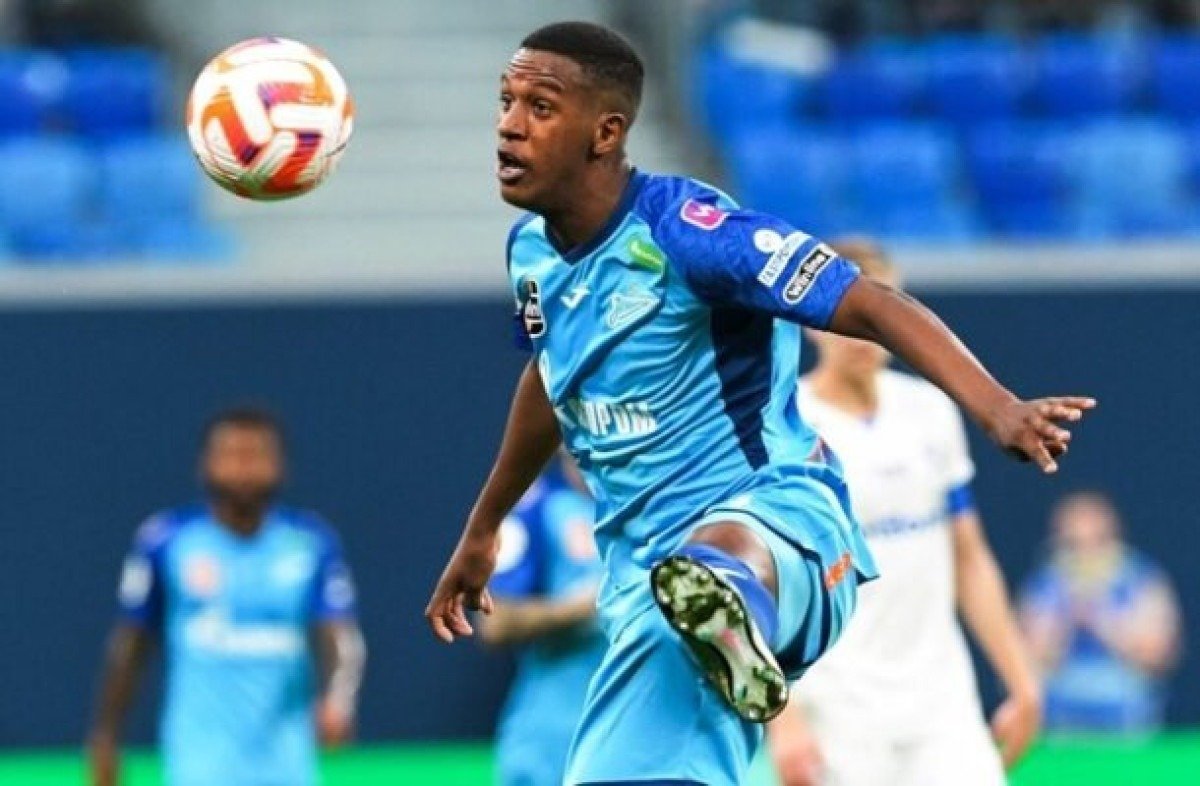 Internacional vai a campo para contratar zagueiro de clube russo