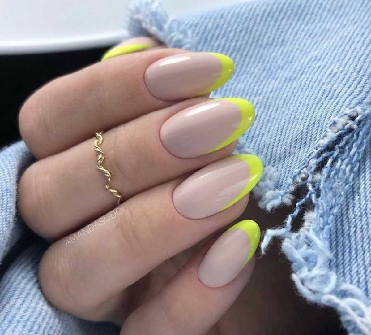 Fugindo do conceito de unhas extremamente decoradas, a francesinha atemporal será trend 