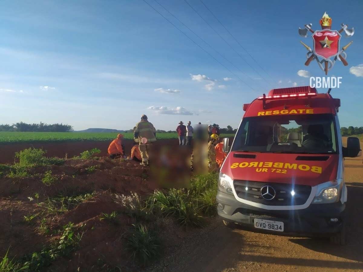 Carro capota, cai em vala e deixa cinco crianças feridas em Planaltina