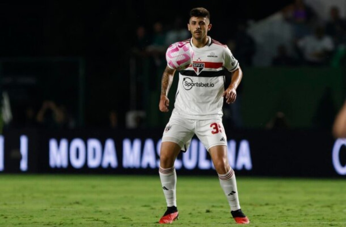 Leicester pretende cobrir oferta de Zenit a Beraldo, do São Paulo