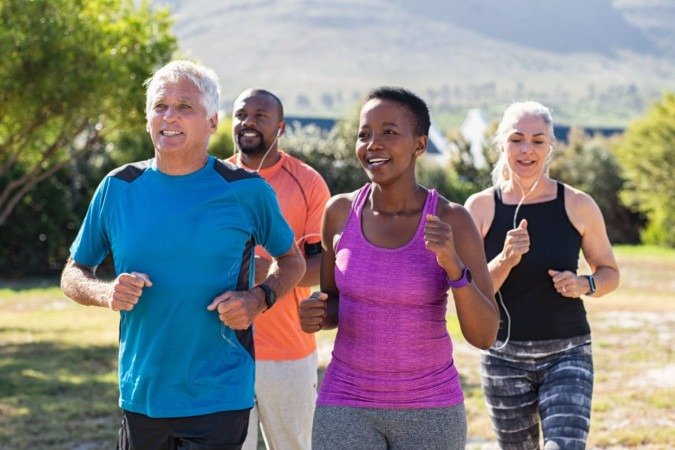 Correr é uma atividade popular, mas que ainda gera dúvidas sobre os cuidados com a pele (Imagem: Ground Picture | Shutterstock) - (crédito: EdiCase) Correr é uma atividade popular, mas que ainda gera dúvidas sobre os cuidados com a pele (Imagem: Ground Picture | Shutterstock) - (crédito: EdiCase)