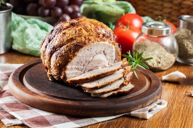 Pernil assado simples (Imagem: Slawomir Fajer | Shutterstock) -  (crédito: EdiCase)
