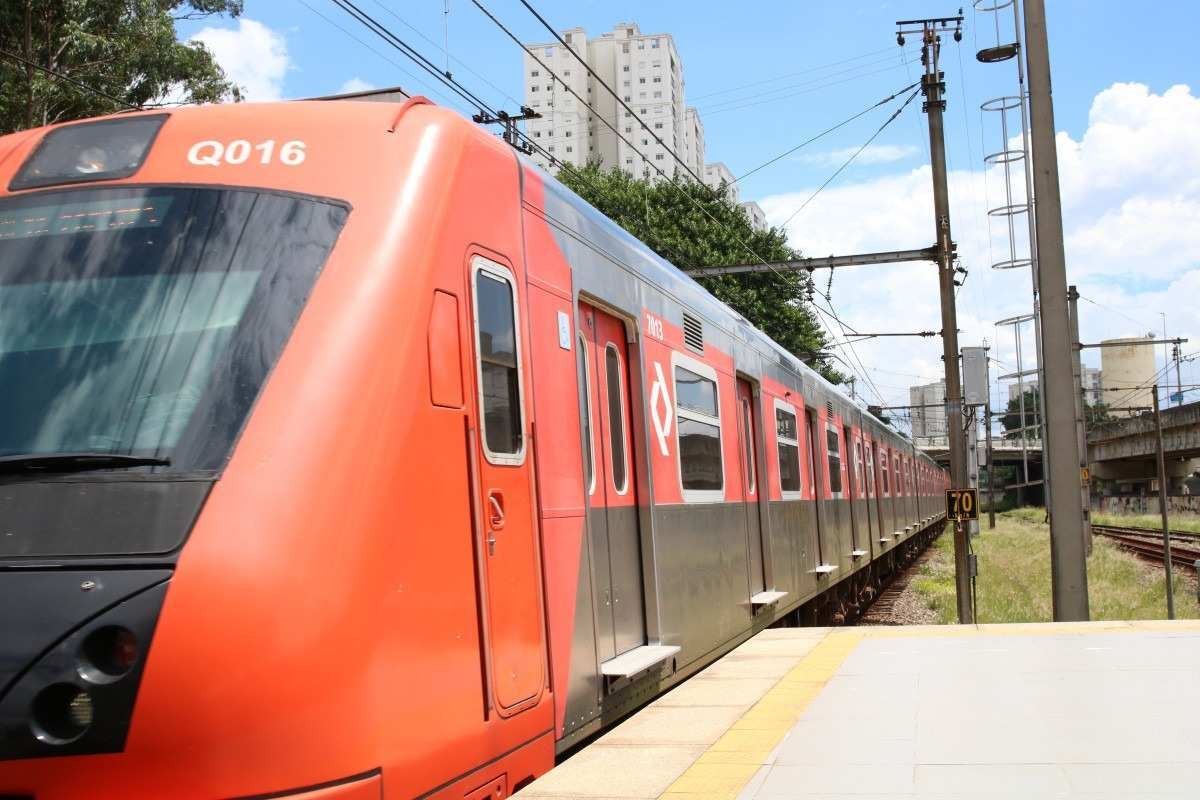 Briga termina com passageiro morto atropelado por trem em São Paulo