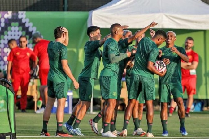 Diniz e sua comissão técnica acompanham o duelo em que o Al Ahly venceu o Al Ittihad e será o rival do Tricolor na semifinal do Mundial  -  (crédito:  Lucas Mercon)