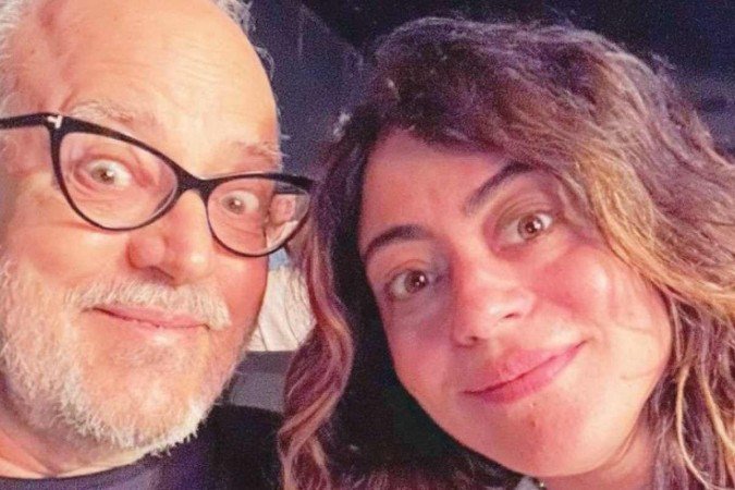 No texto publicado nas redes sociais, Carol chama o pai de 