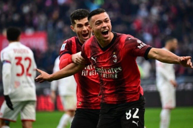 Adli (à esquerda) leva o Milan ao ataque e é marcado de perto por D'Ambrosio, do Monza - (crédito: Foto: Marco Bertorello/AFP via Getty Images) Adli (à esquerda) leva o Milan ao ataque e é marcado de perto por D'Ambrosio, do Monza - (crédito: Foto: Marco Bertorello/AFP via Getty Images)