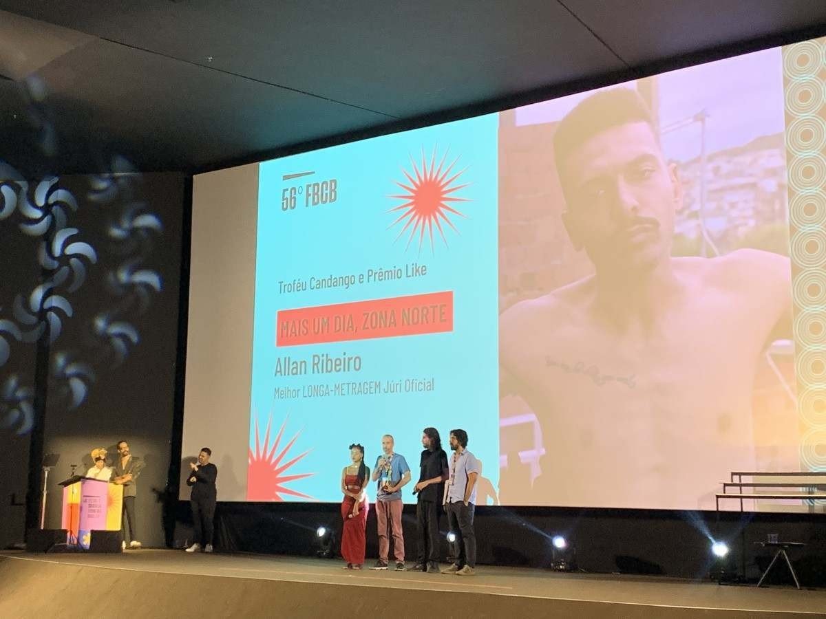 Equipe de 'Mais um dia, Zona Norte', grande vencedor do 56° Festival de Brasília do Cinema Brasileiro 