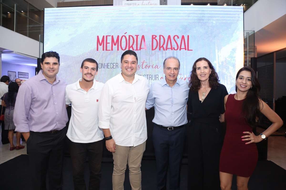 Wendell Queiroz e Osório Neto com a equipe de Marketing Institucional da Brasal - Léo Manes, Léo Carvalho, Laissa Alvim e Priscila Aline.