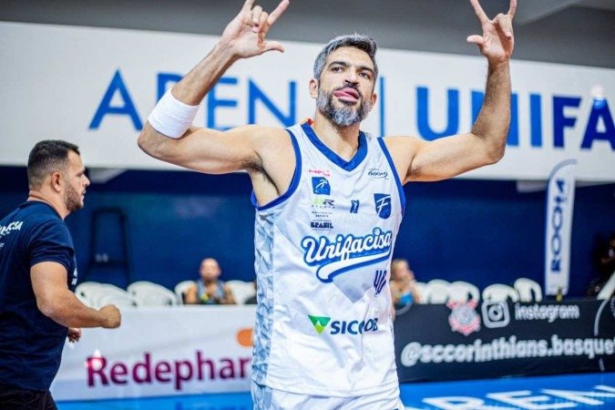 Chegando aos 500 jogos na história do Novo Basquete Brasil (NBB), o ala André Góes, da Unifacisa, segue a escrever capítulos em quadra, desta vez contra os candangos Brasília e Cerrado - (crédito: Gabriella Tayane/Unifacisa) Chegando aos 500 jogos na história do Novo Basquete Brasil (NBB), o ala André Góes, da Unifacisa, segue a escrever capítulos em quadra, desta vez contra os candangos Brasília e Cerrado - (crédito: Gabriella Tayane/Unifacisa)